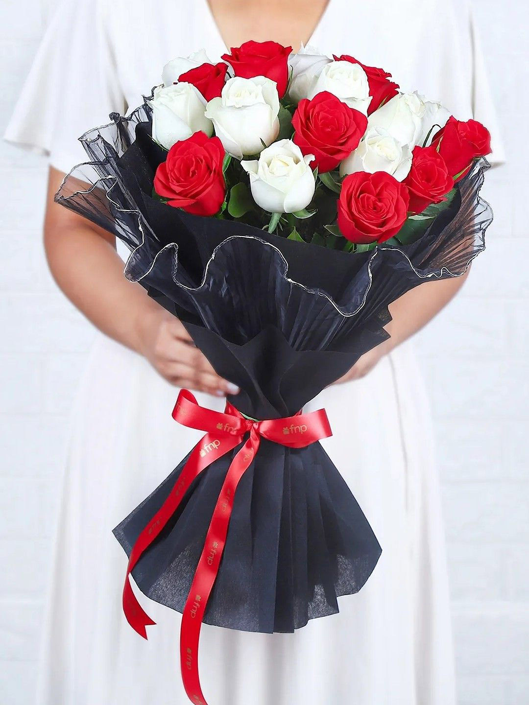 fnp 20 pieces White & Red Starry Night Romance Roses Bouquet