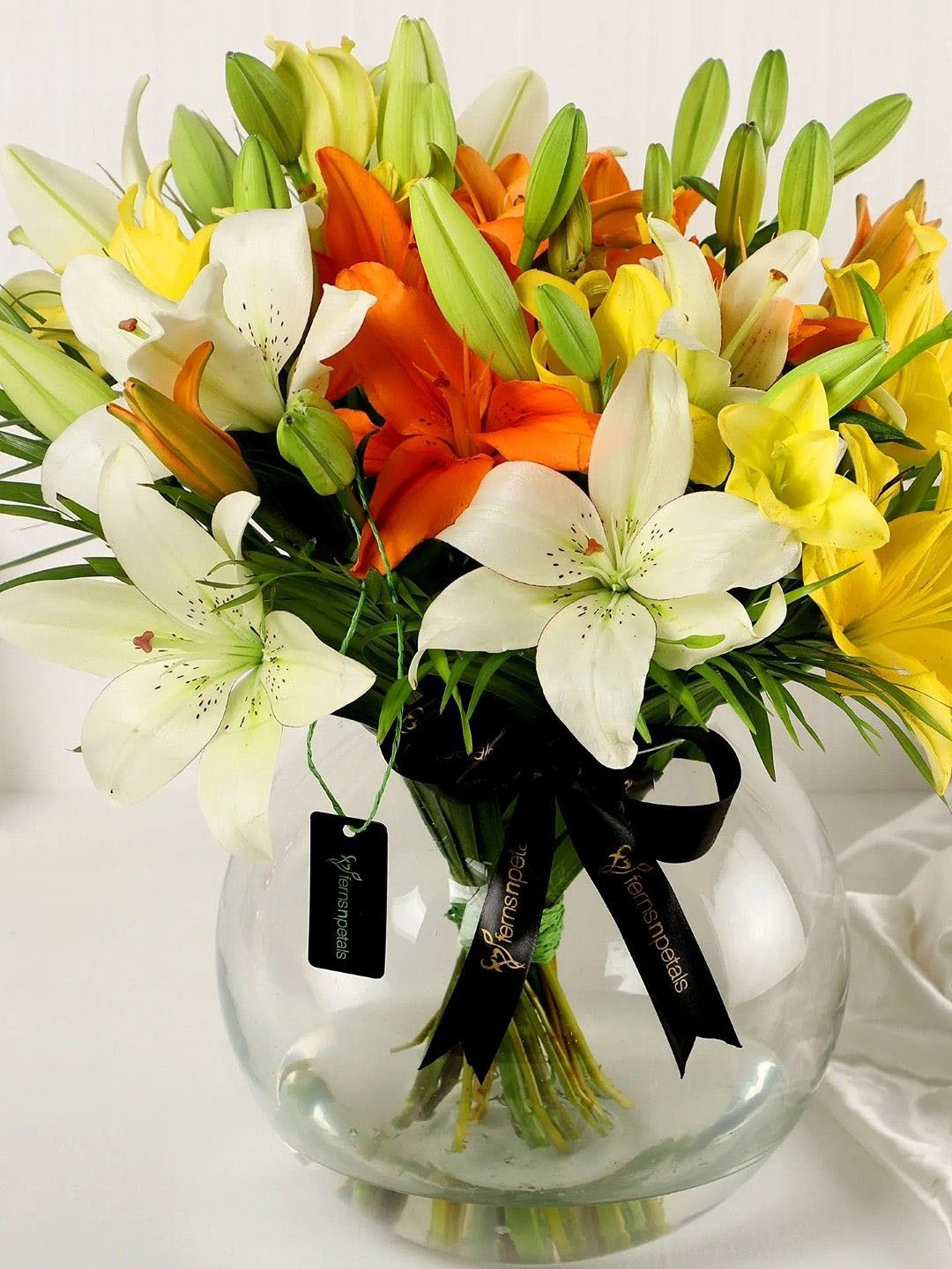 fnp Yellow & White 8 Pieces Lilies Fresh Flowers Bouquet