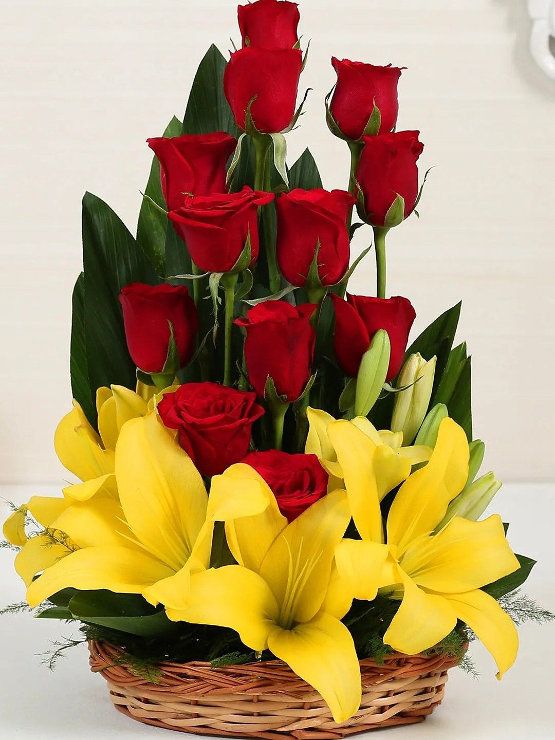 fnp Red & Yellow 16 Pieces Fresh Flowers Bouquet