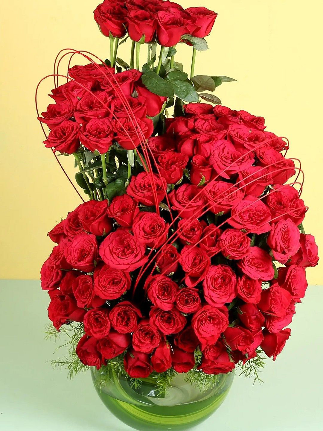 fnp Red & Green 120 Pieces Rose Fresh Flowers In Glass Vase