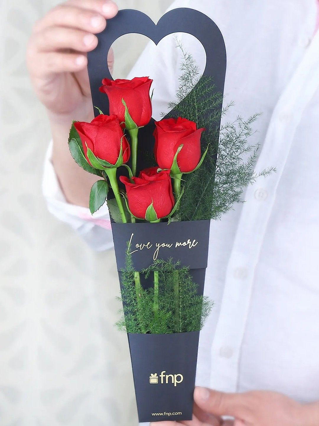 fnp Red 4 Pieces Fresh Flowers Rose Sleeve