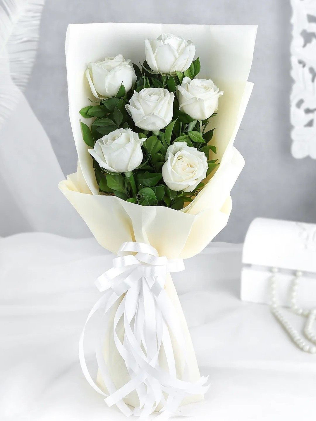 fnp White 6 Pieces Roses Bunch