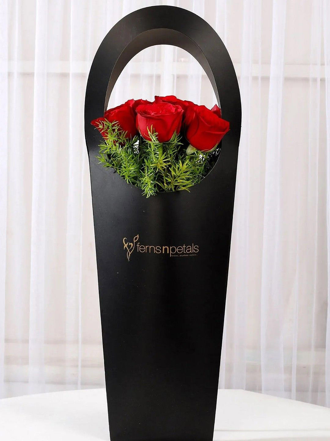 fnp Red 12 Pieces Roses In Black Sleeves