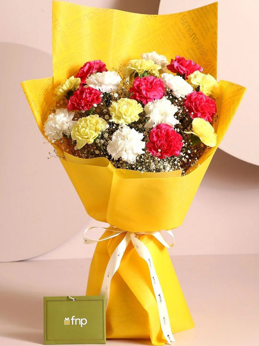 fnp Yellow & White 18 Pieces Carnations Fresh Flowers Bouquet