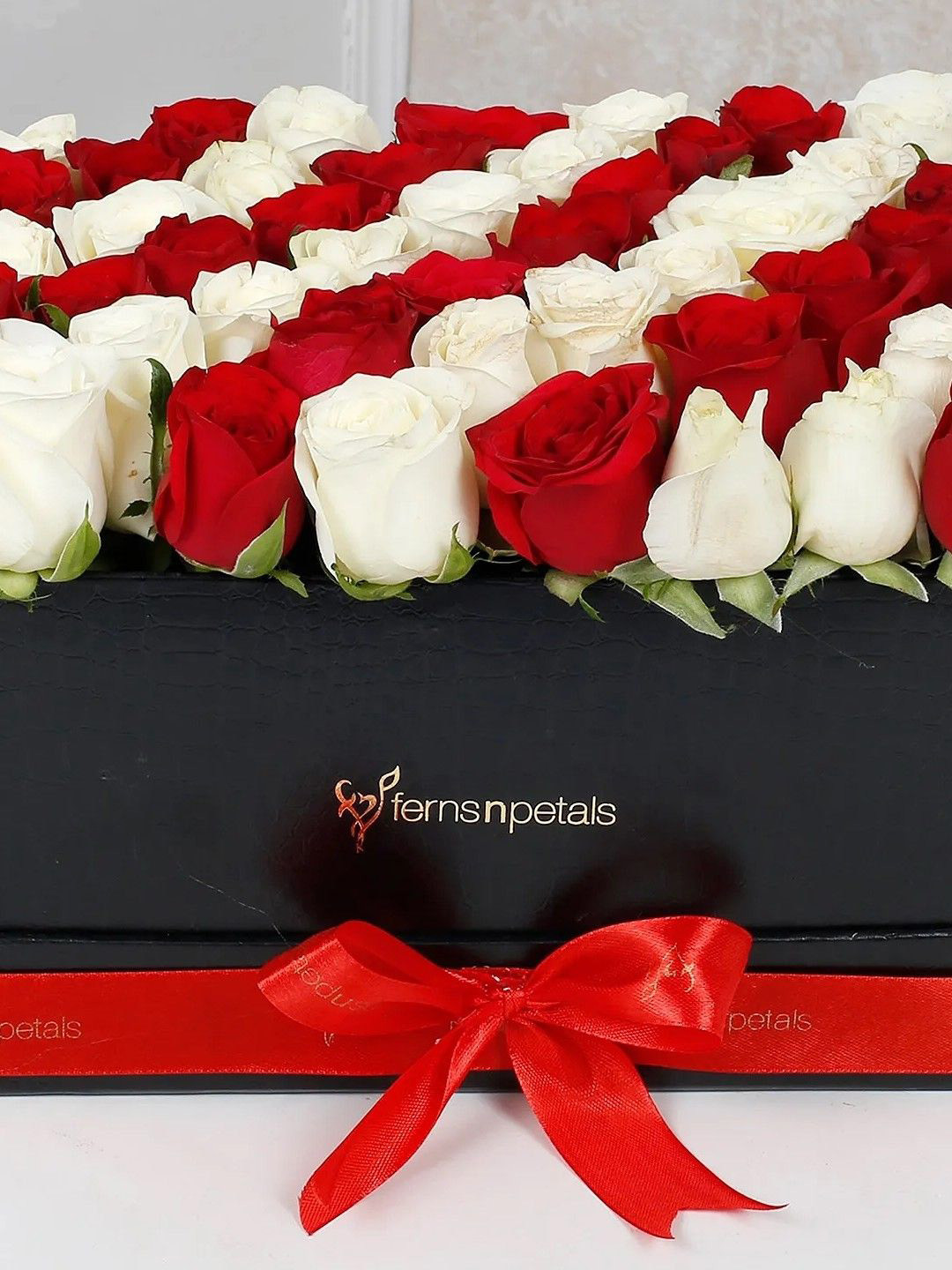 fnp White & Red 44 Pieces Roses Fresh Flowers Box