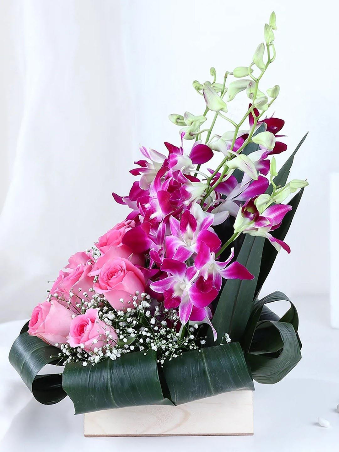 fnp  Pink 16Pieces Roses & Orchids Fresh Flowers Box