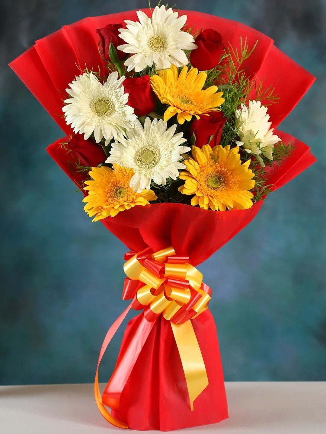 fnp Yellow & White 12 Pieces Gerbera Roses Fresh Flowers Bouquet