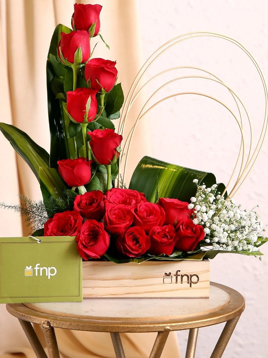fnp Red & Green 16Pieces Roses Fresh Flowers Wooden Sleeve Tray