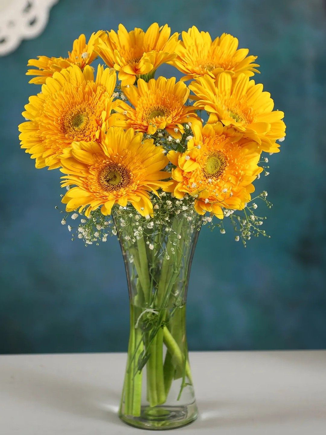 fnp Yellow & Green 8 Pieces Gerberas Fresh Flowers In Glass Vase