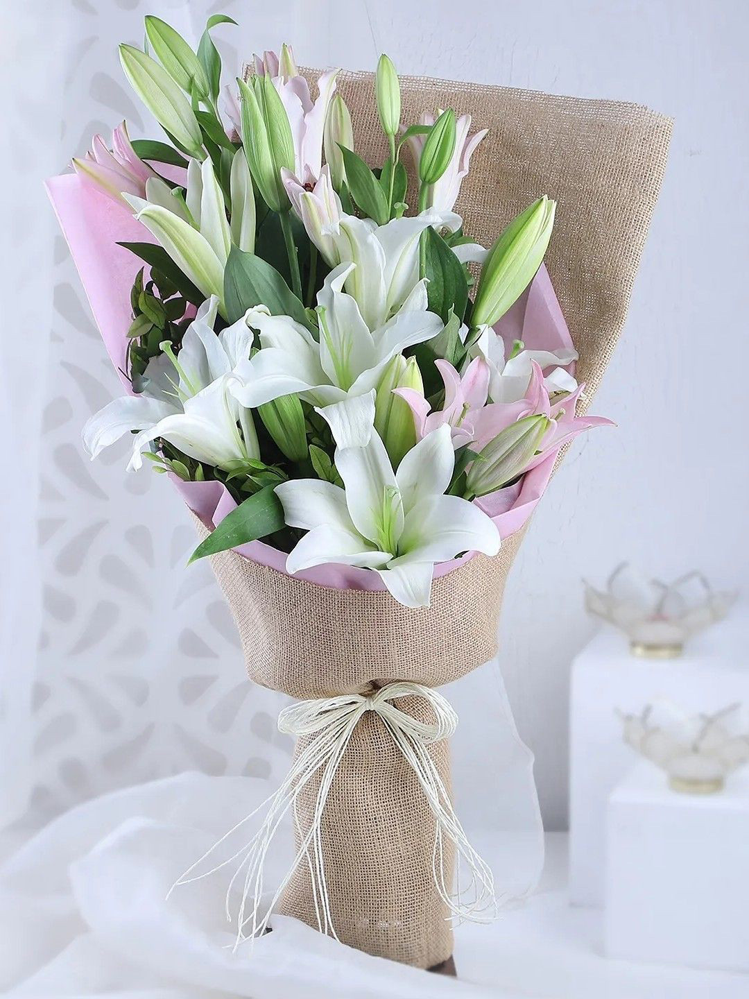 fnp White 5 Pieces Lilly Fresh Flowers Bouquet