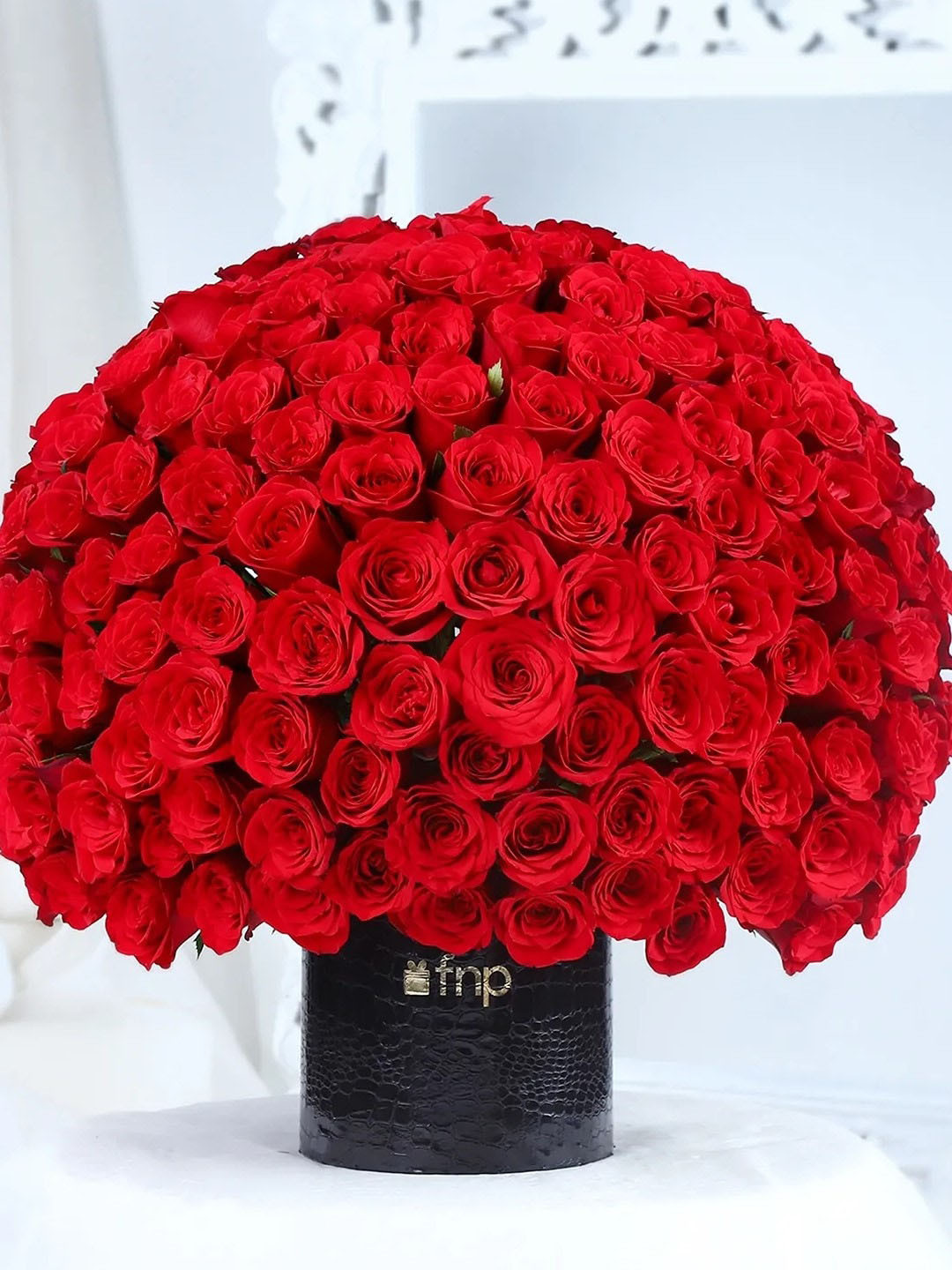 fnp Red & Green 200 Pieces Roses Fresh Flowers Bouquet