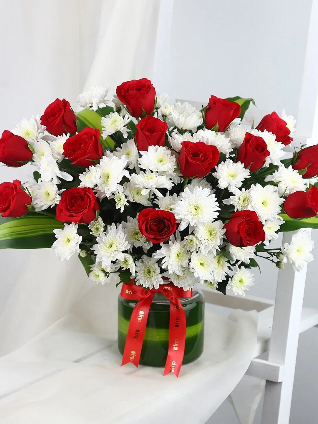fnp Red & White 21 Pieces Roses Flowers Bouquet