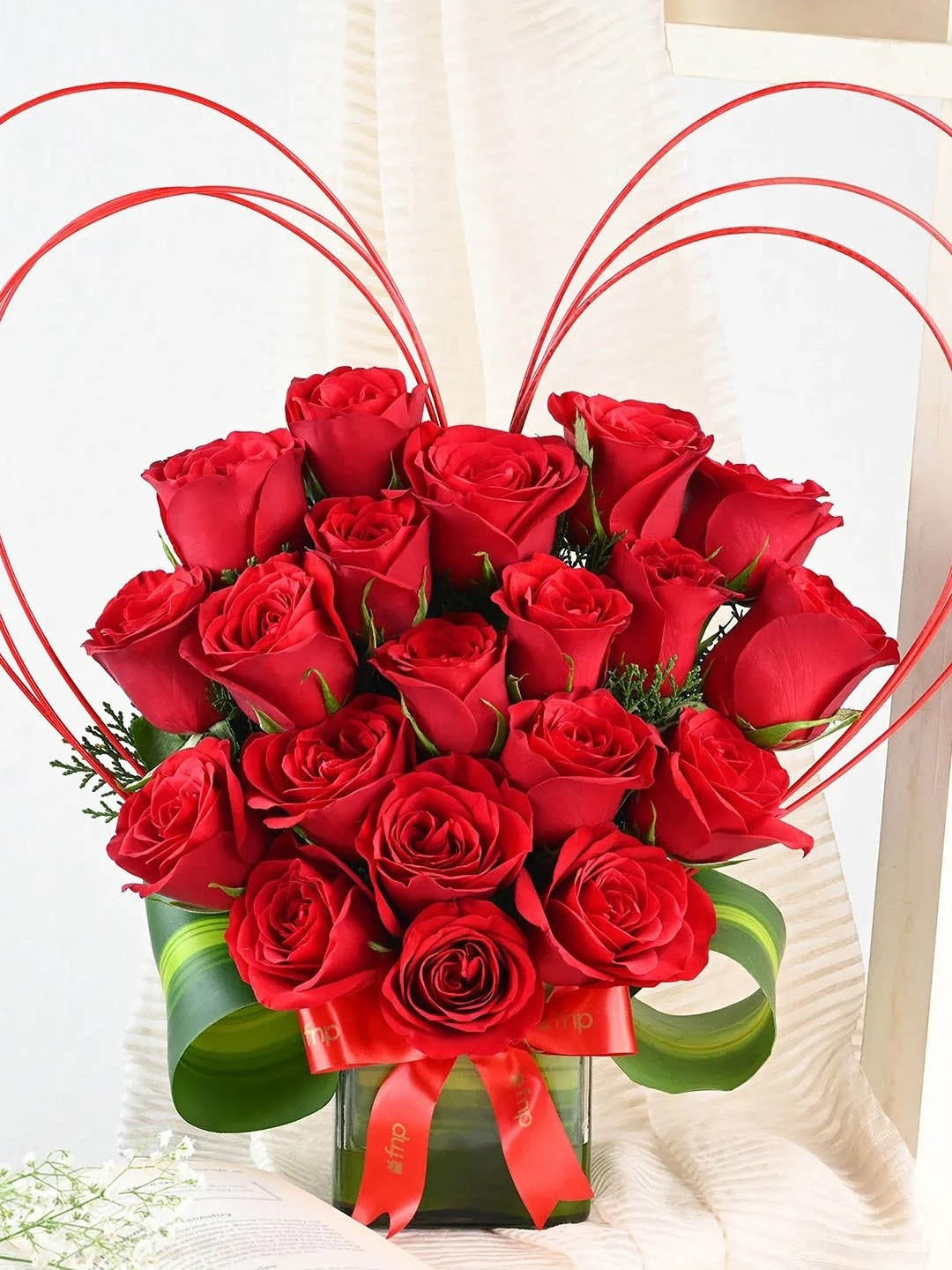 fnp Red 20Pcs Roses Fresh Flowers Vase