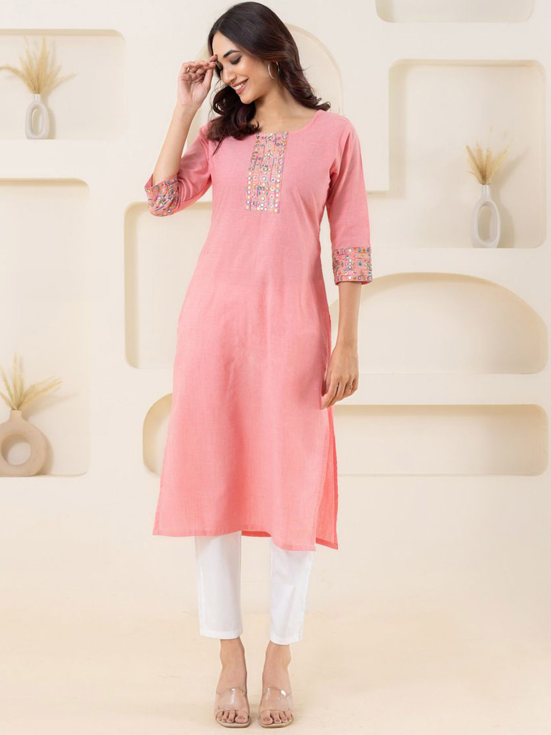WEAVLLITE Ethnic Motifs Yoke Design Thread Work Straight Kurta