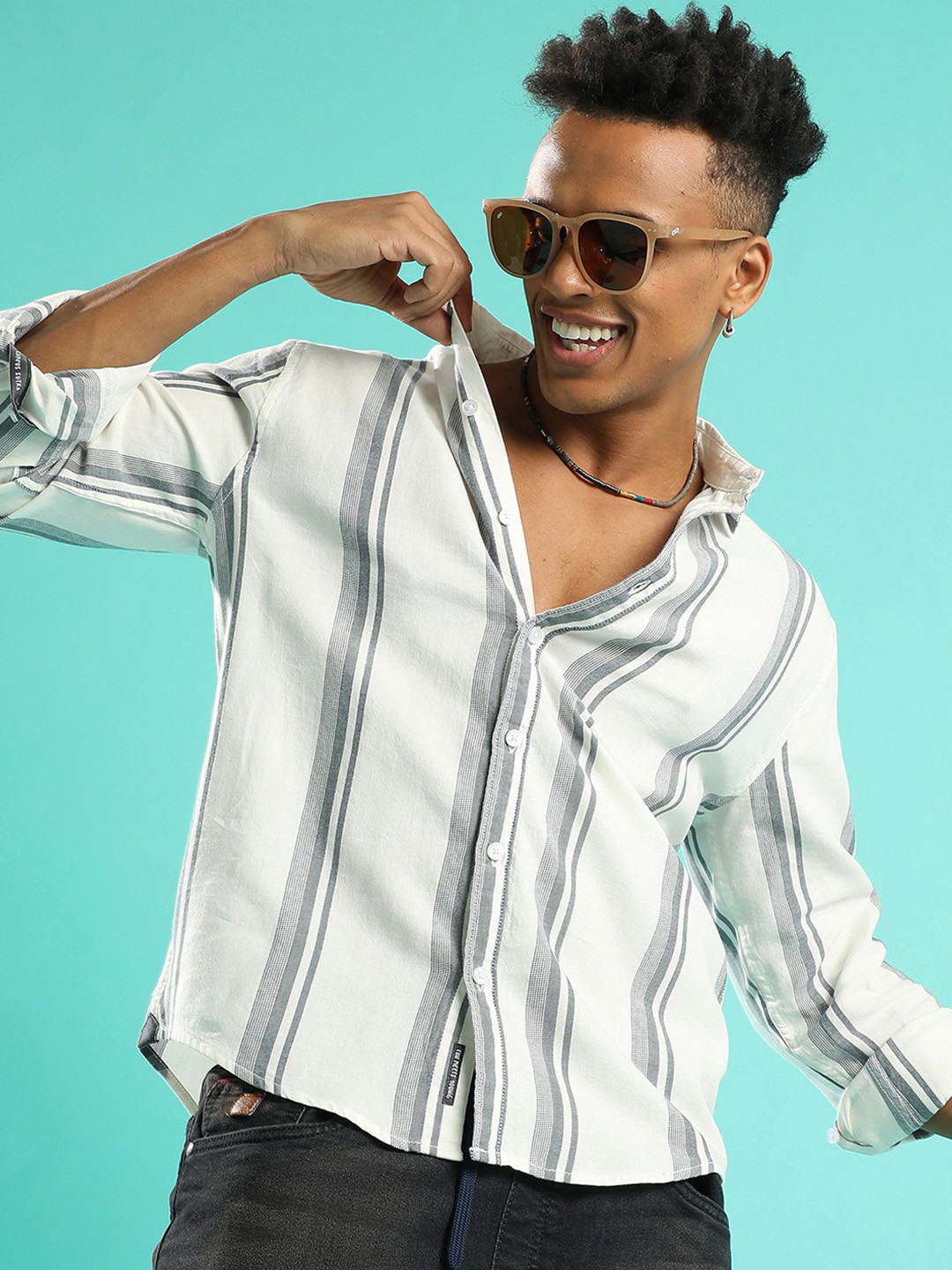 Campus Sutra Men Comfort Barcode Striped Casual Shirt