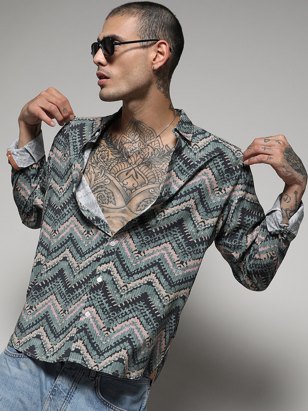 Campus Sutra Men Comfort Abstract Zig Zag Casual Shirt