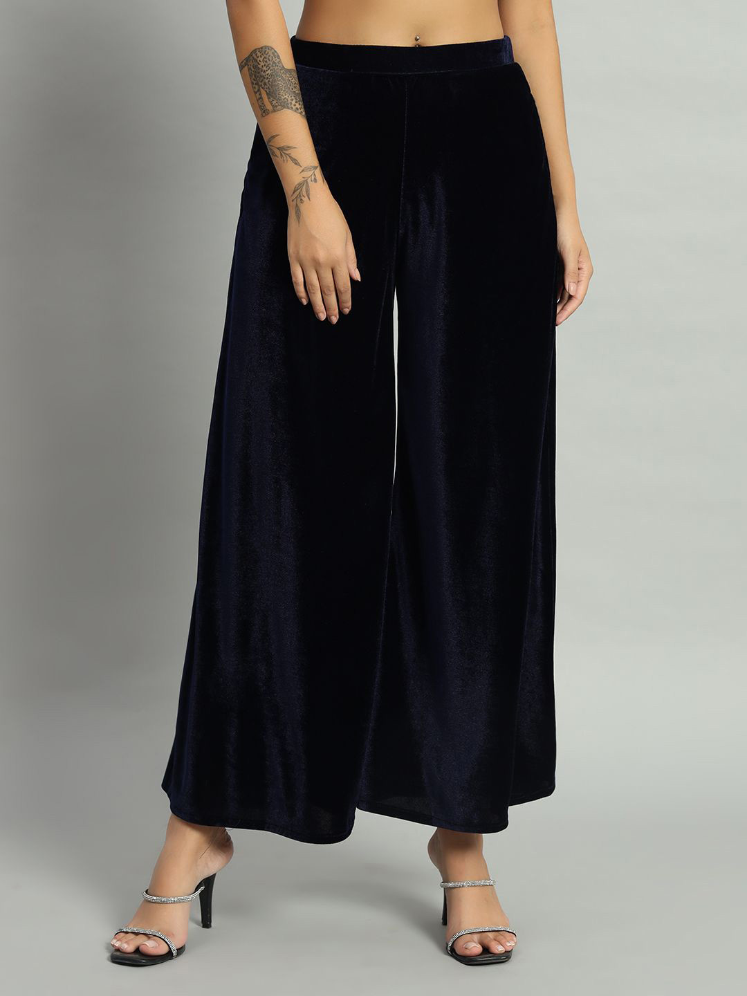 VAARARO Women Velvet Wide Leg Palazzos