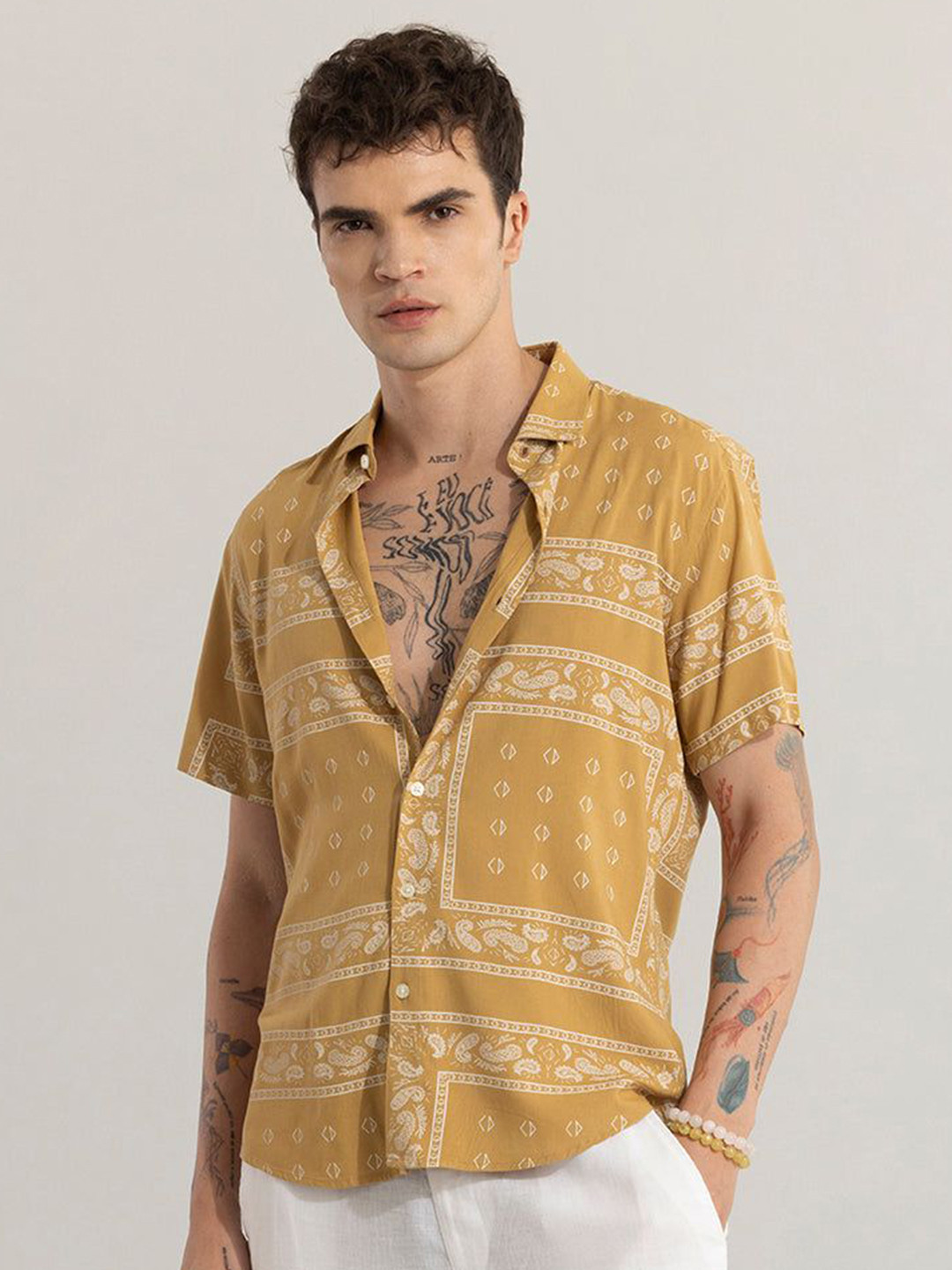 Snitch Men Classic Micro Ditsy Slim Fit Printed Casual Shirt