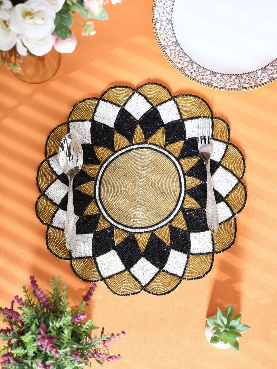 YWULY Cream Coloured & White Beaded Floral Table Placemats