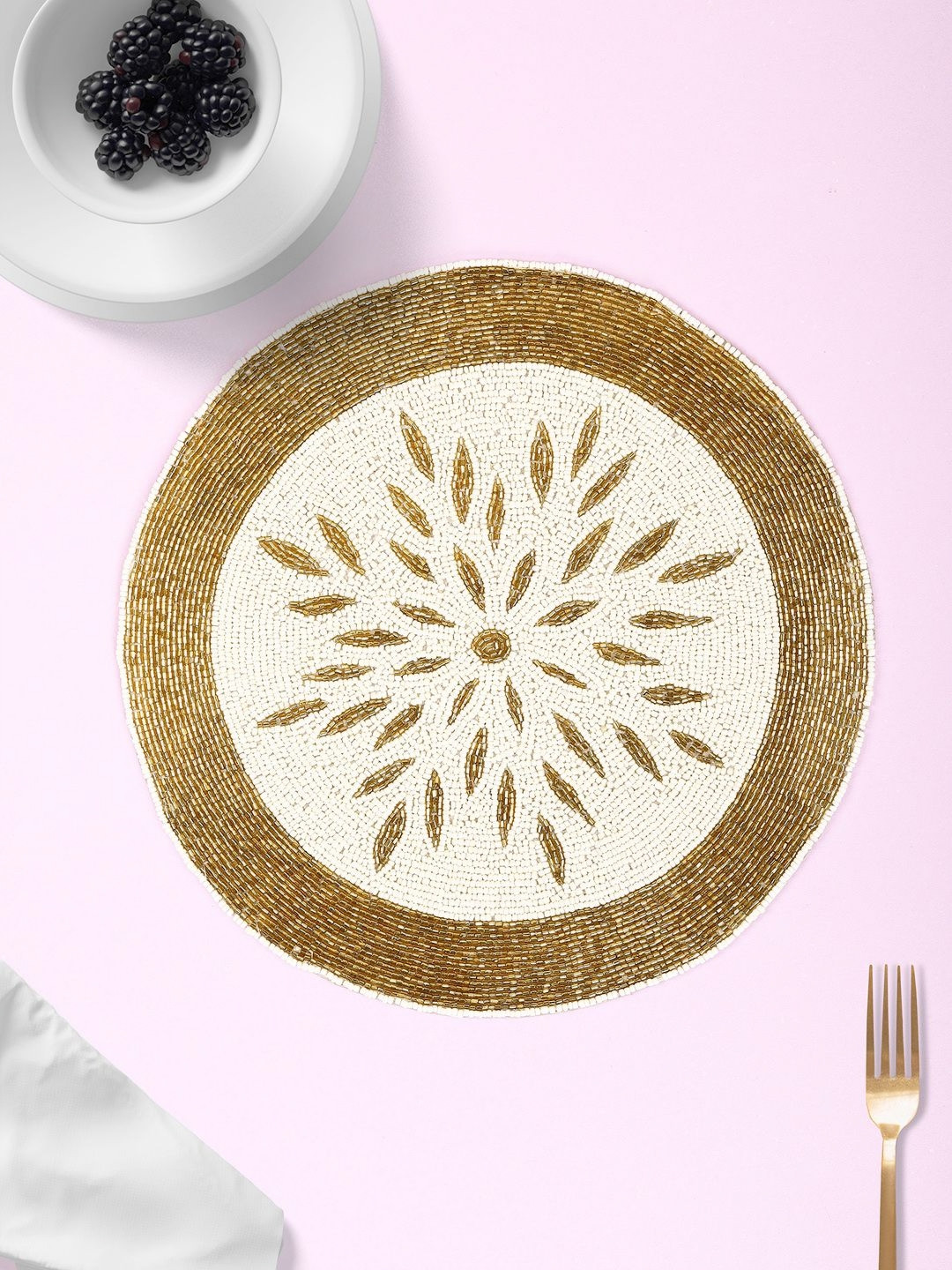YWULY White & Brown Beaded Round Shaped Table Place-mats