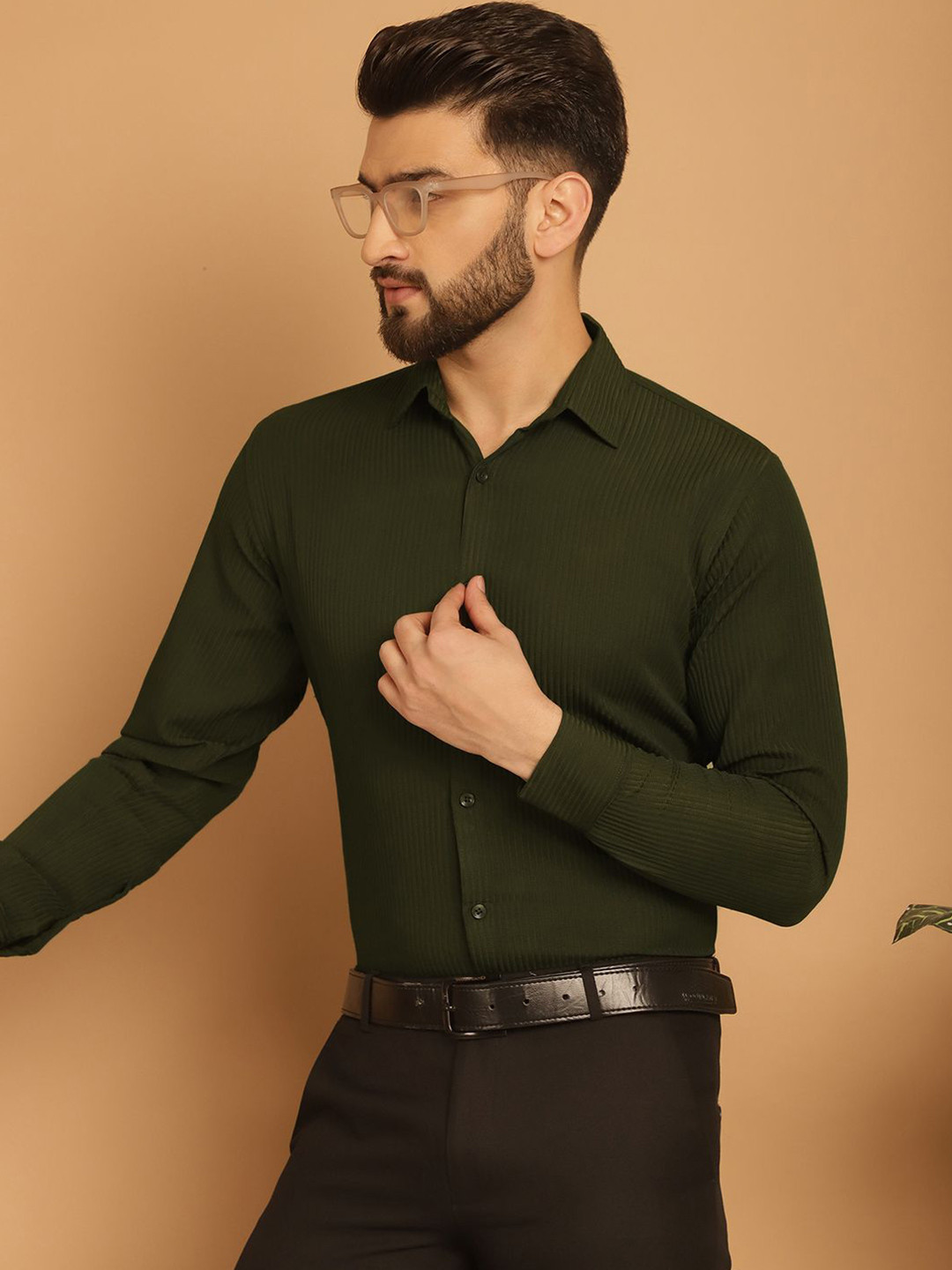 Indian Needle Men Classic Pinstripes Wrinkle Free Formal Shirt