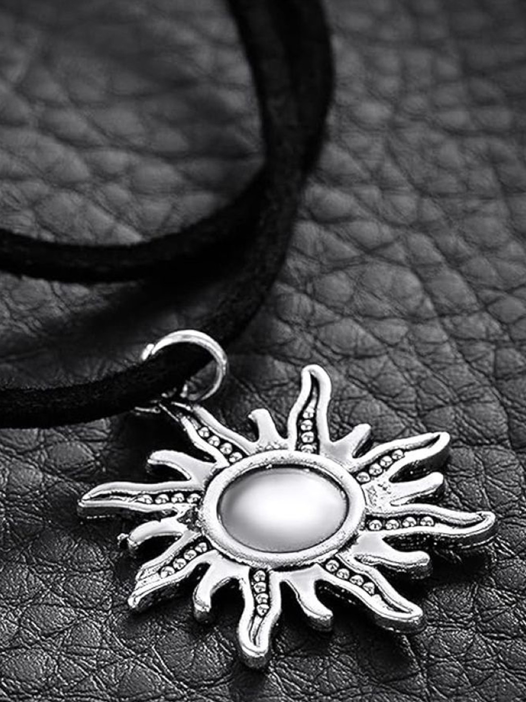 EL REGALO Statement Metal Necklace