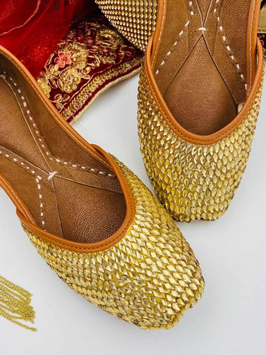 PehnawaCraft Golden stone embellished handcrafted leather mojaris