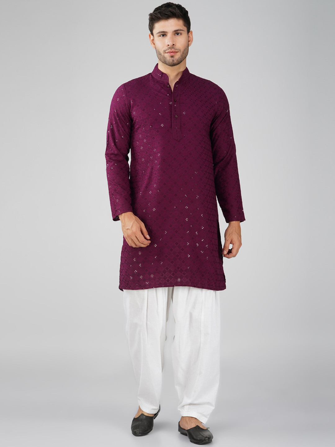 Vastraa Fusion Men Embroidered Thread Work Kurta