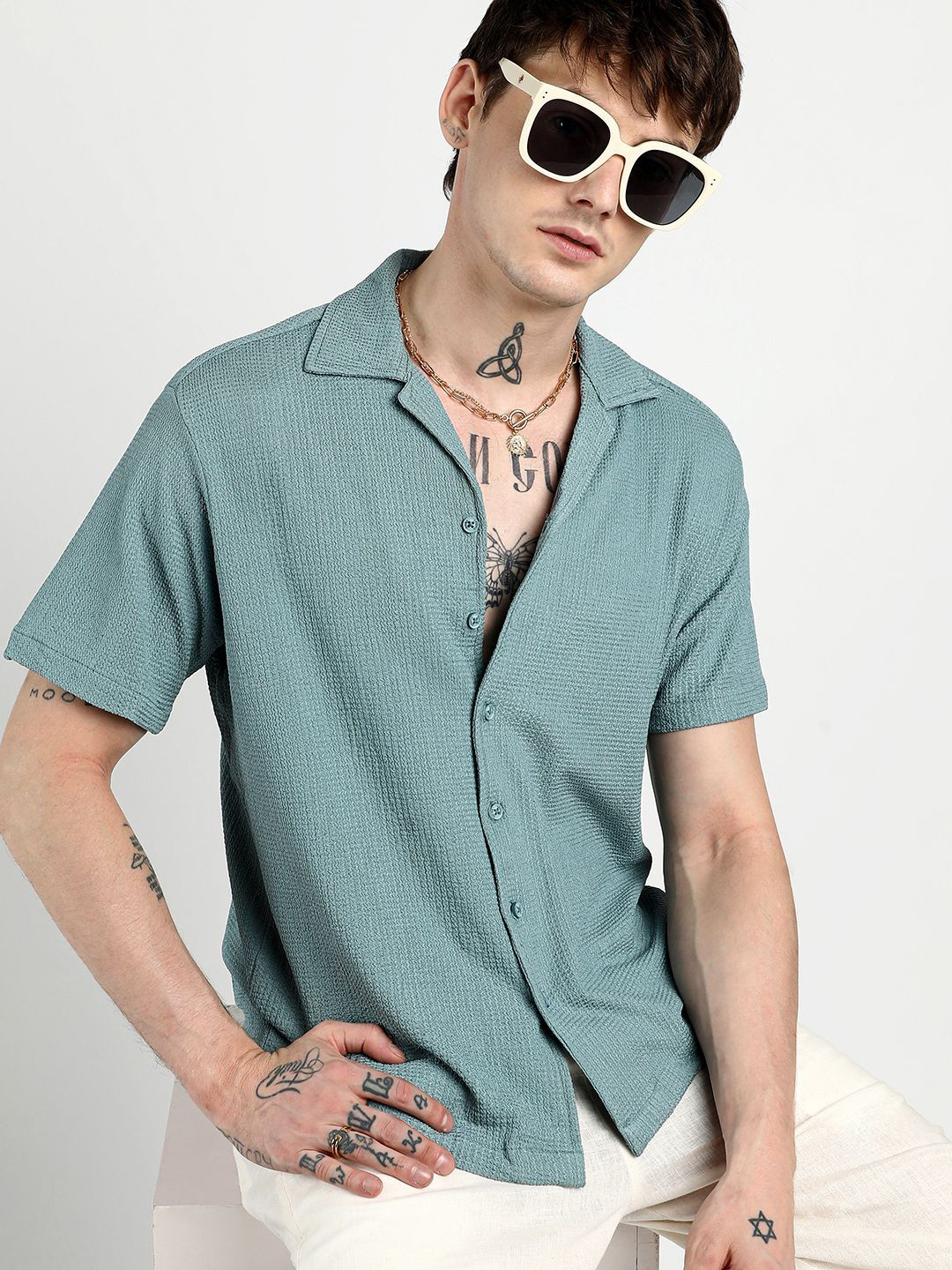 Campus Sutra Men Comfort Micro Zig-Zag Textured Cuban Collar Casual Shirt
