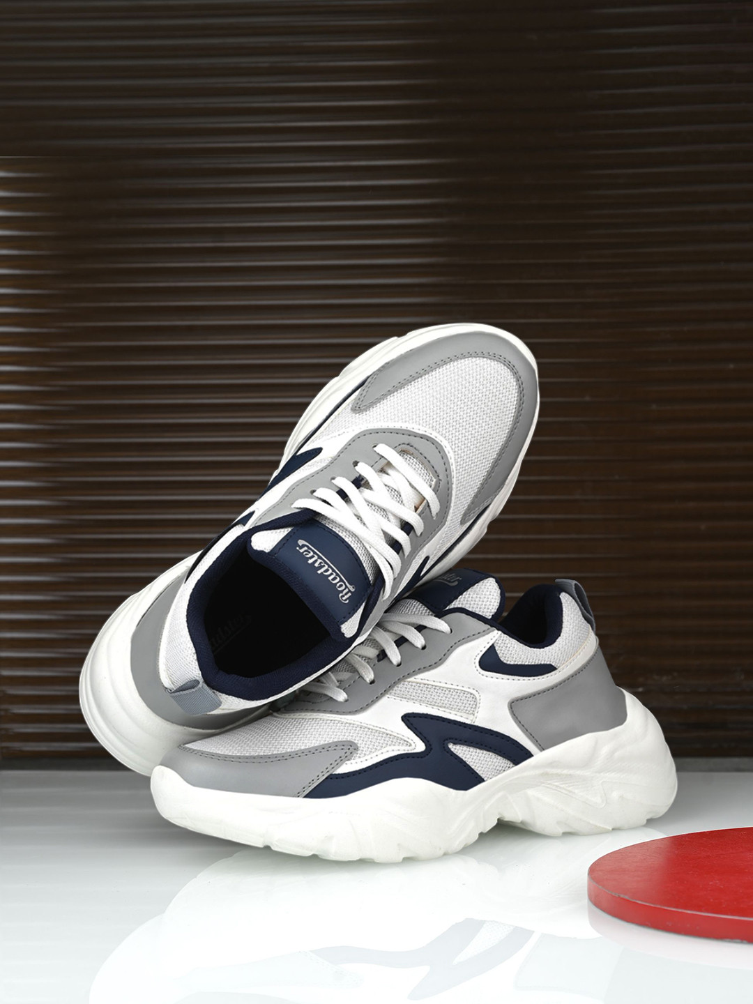 The Roadster Lifestyle Co. Men White Round Toe Comfort Insole Lightweight Sneakers