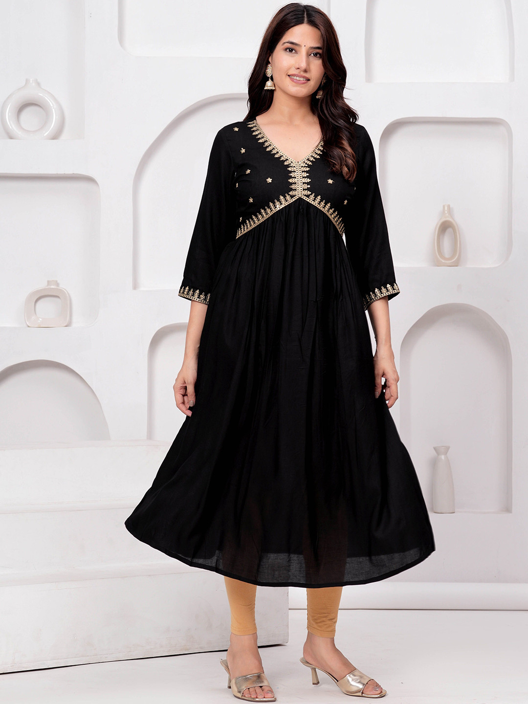 KPF Floral Embroidered V-Neck Thread Work Straight Kurta
