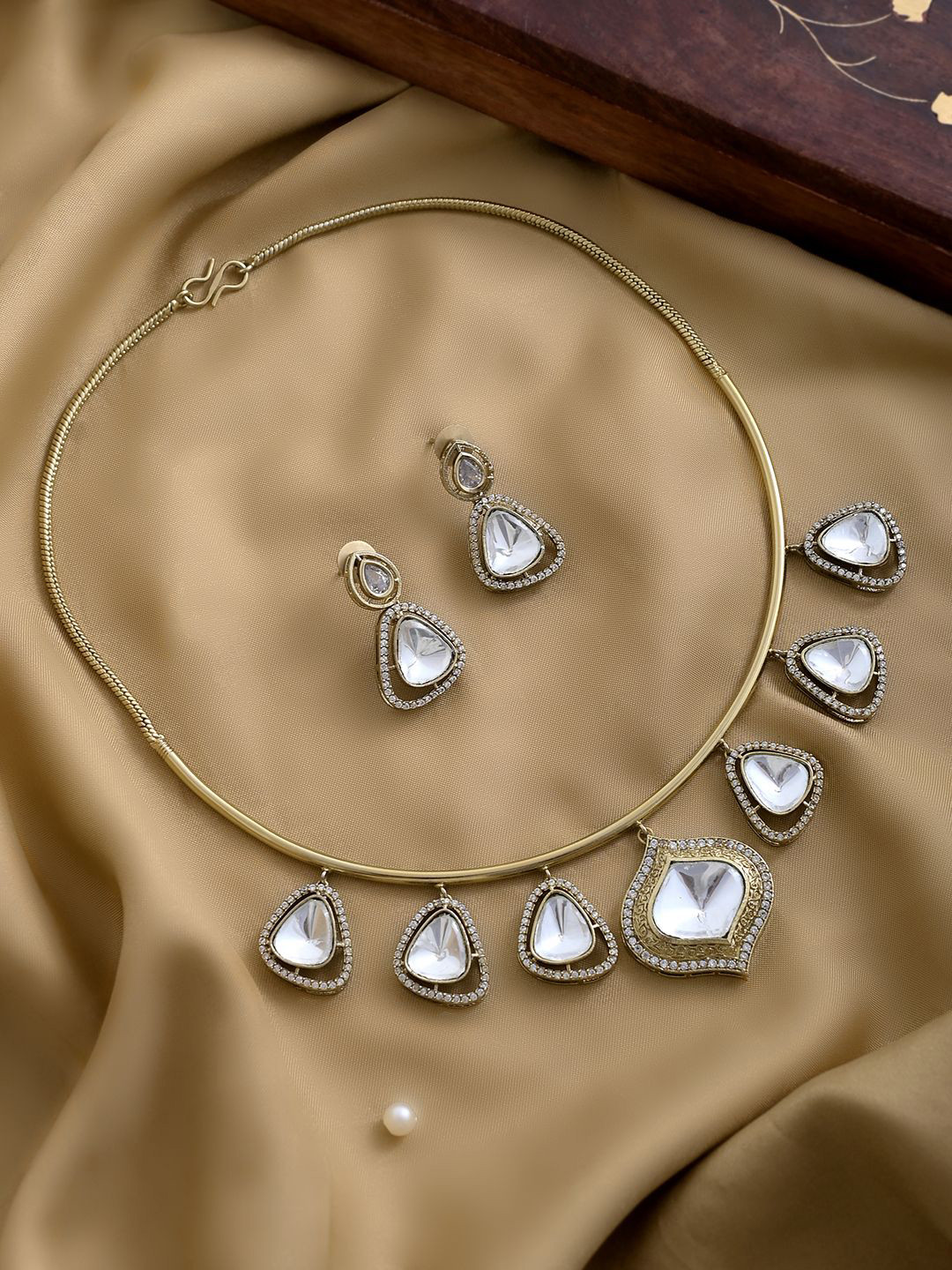 Hasli Teardrop Twist White Kundan Stone Golden Necklace Set