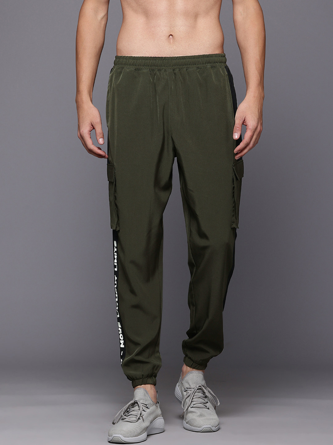 HRX by Hrithik Roshan Men Rapid-Dry Typography Print Training Joggers With Panel Detail