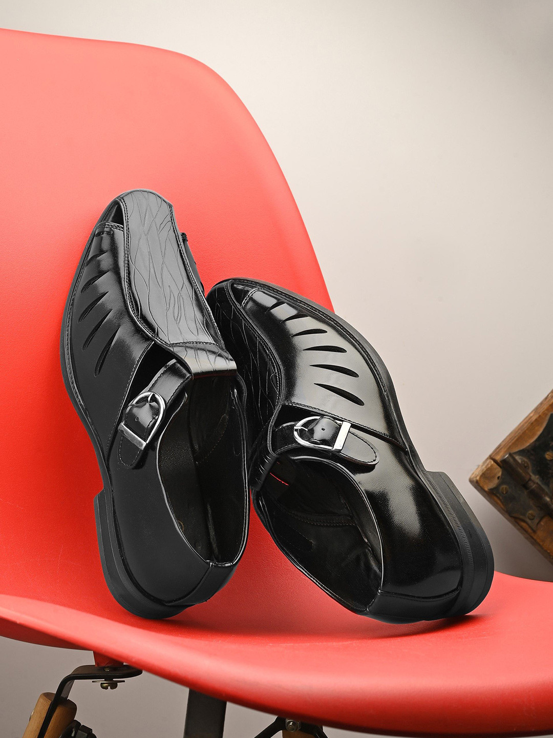 House of Pataudi Men Comfortable Shoe-Style Sandals