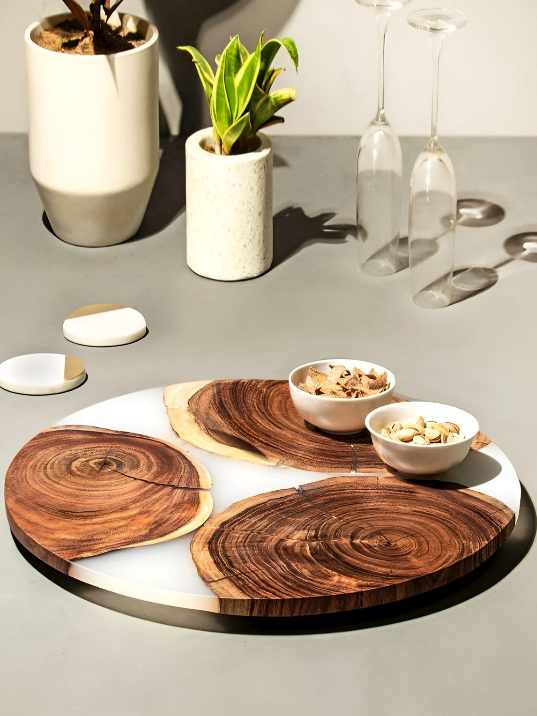 THE HOME CO. White & Brown Round Food Platter