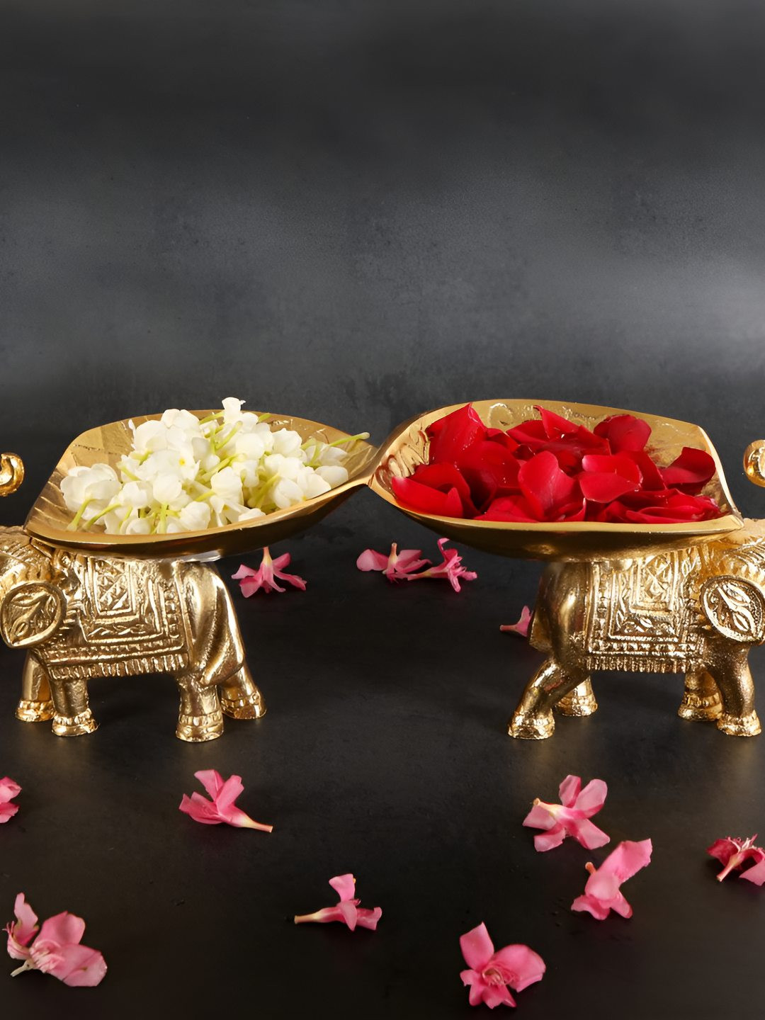 THE HOME CO. Gold Toned 2 Pieces Elephant Textured Aluminium Platter