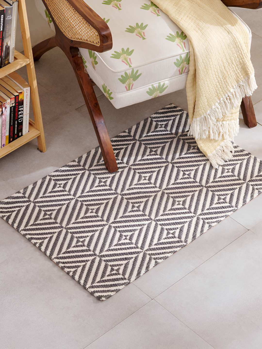 Home Centre Corsica Cayden Grey & White Geometric Woven Dhurrie