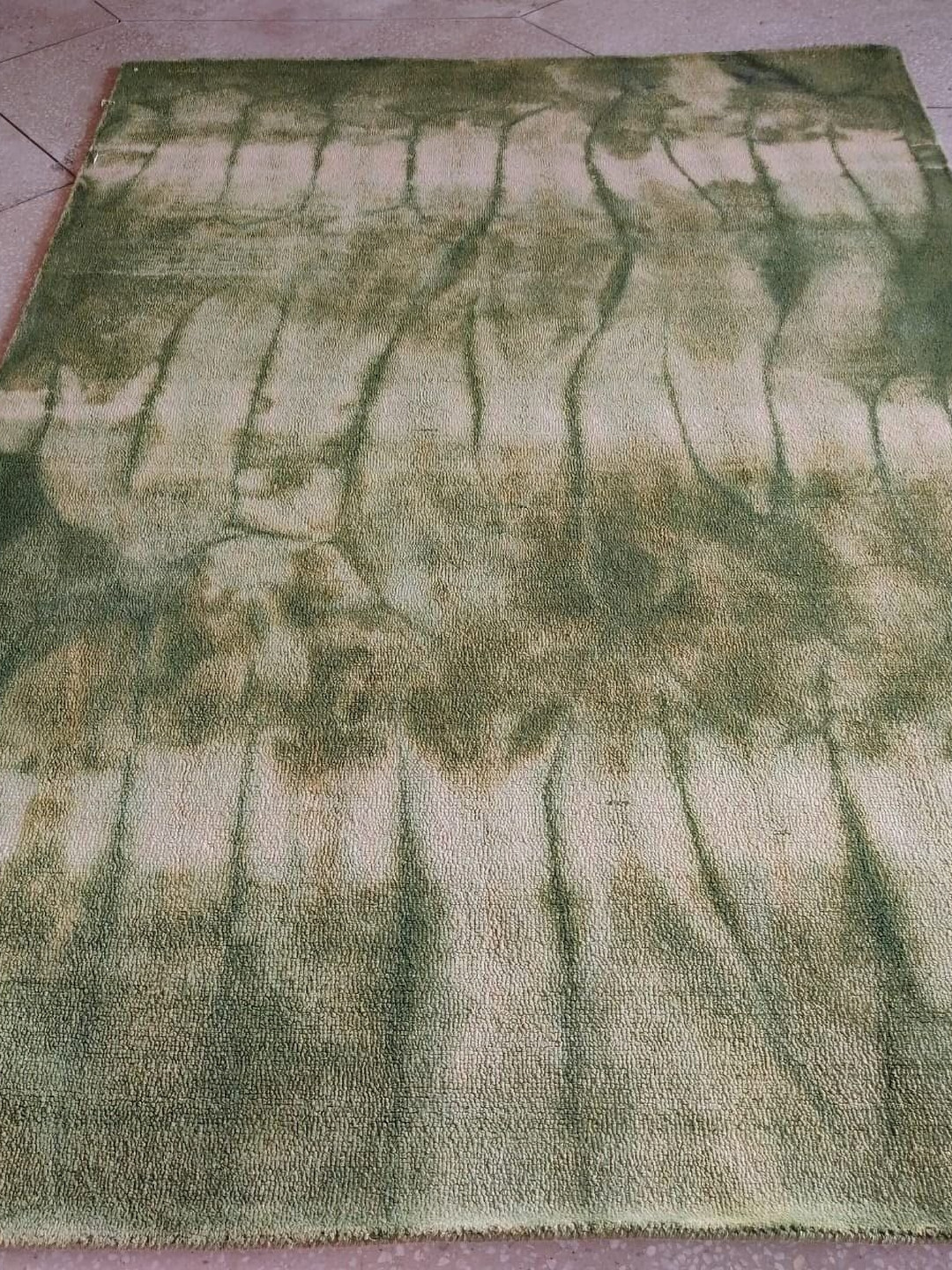 Safiya Carpet Green Abstract Hand-Tufted Woollen Carpets