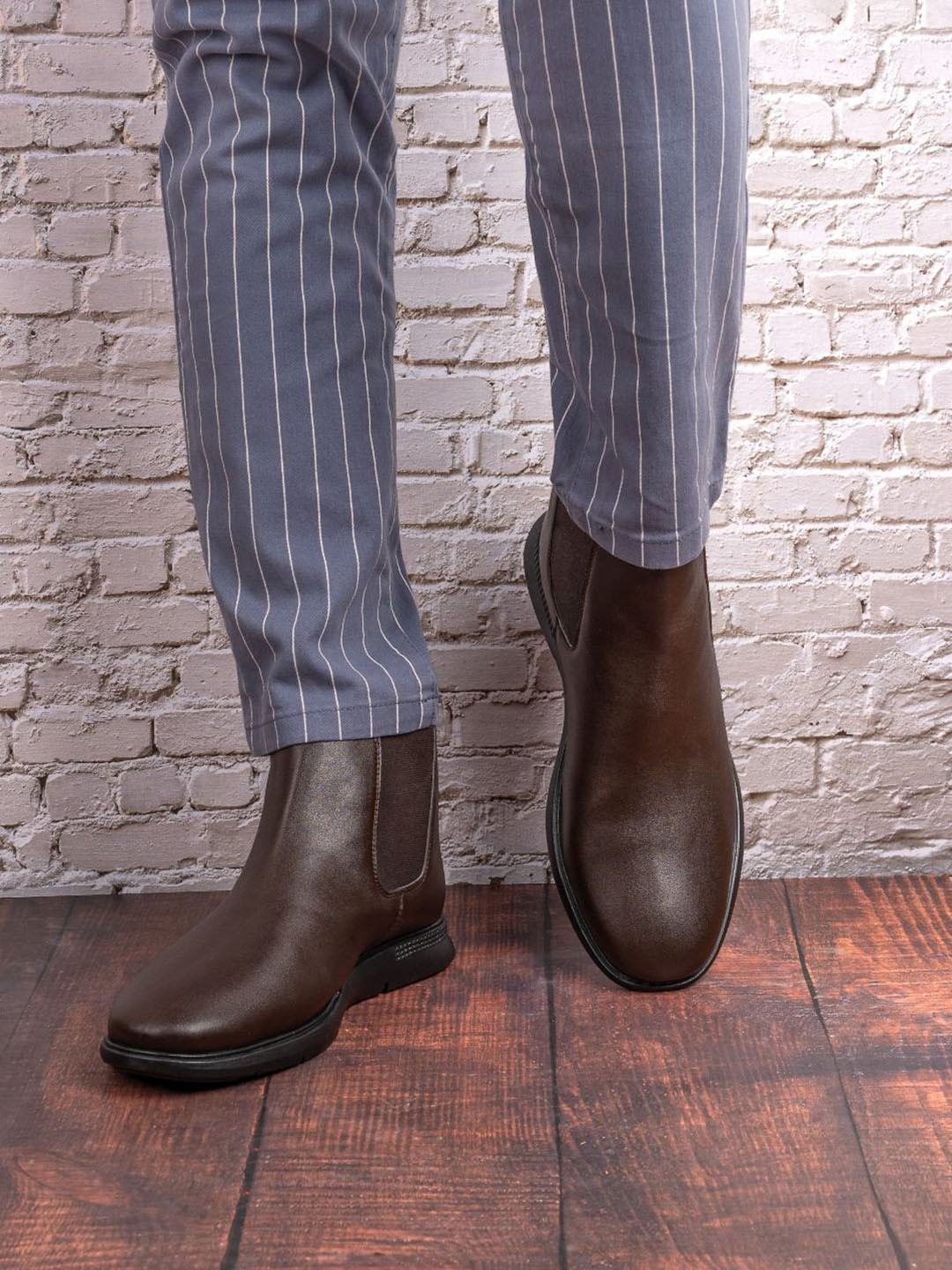 The Roadster Lifestyle Co Men Chelsea Boots