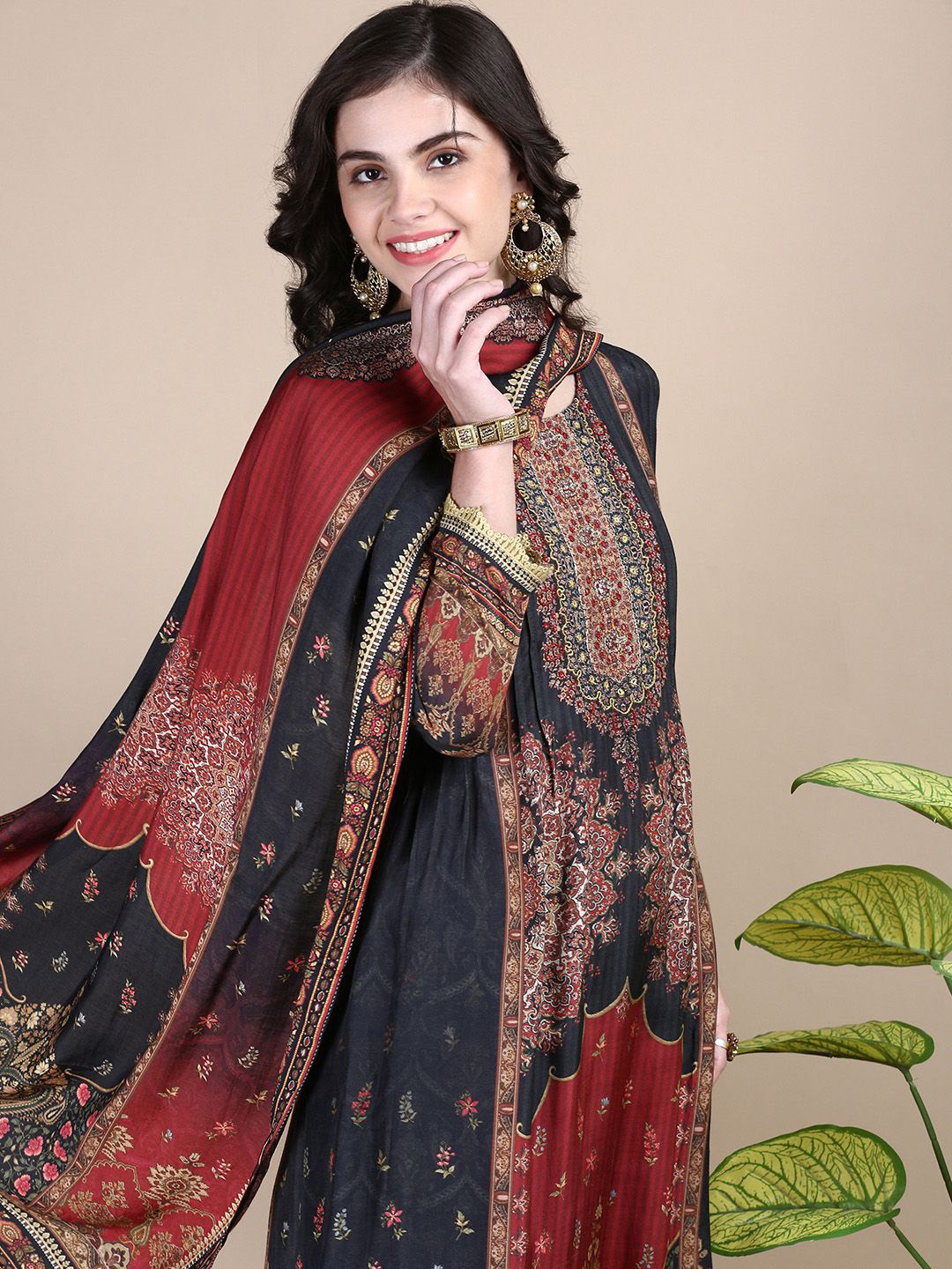 SHOWOFFFF Women Floral Printed Regular Mirror Work Kurta with Trousers & With Dupatta