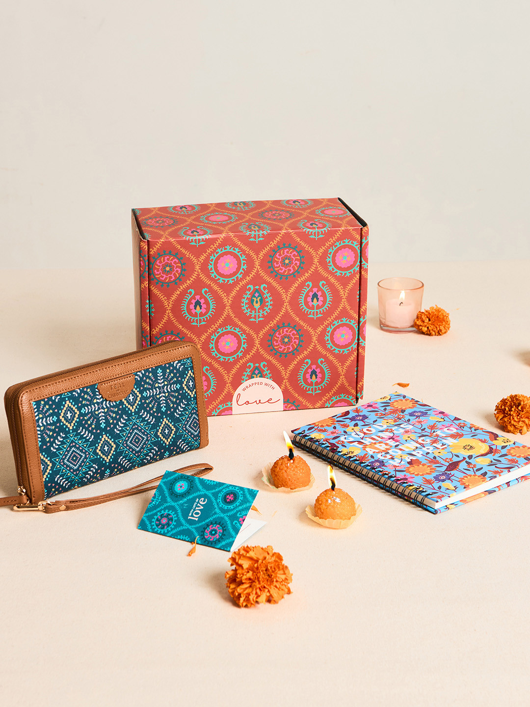 Chumbak Wallet Notebook Candles & Card Gift Set
