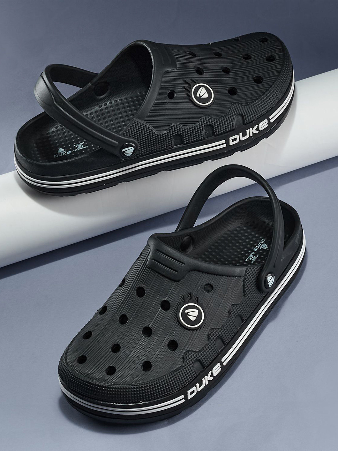 Duke Men Brand Logo Textured Clogs