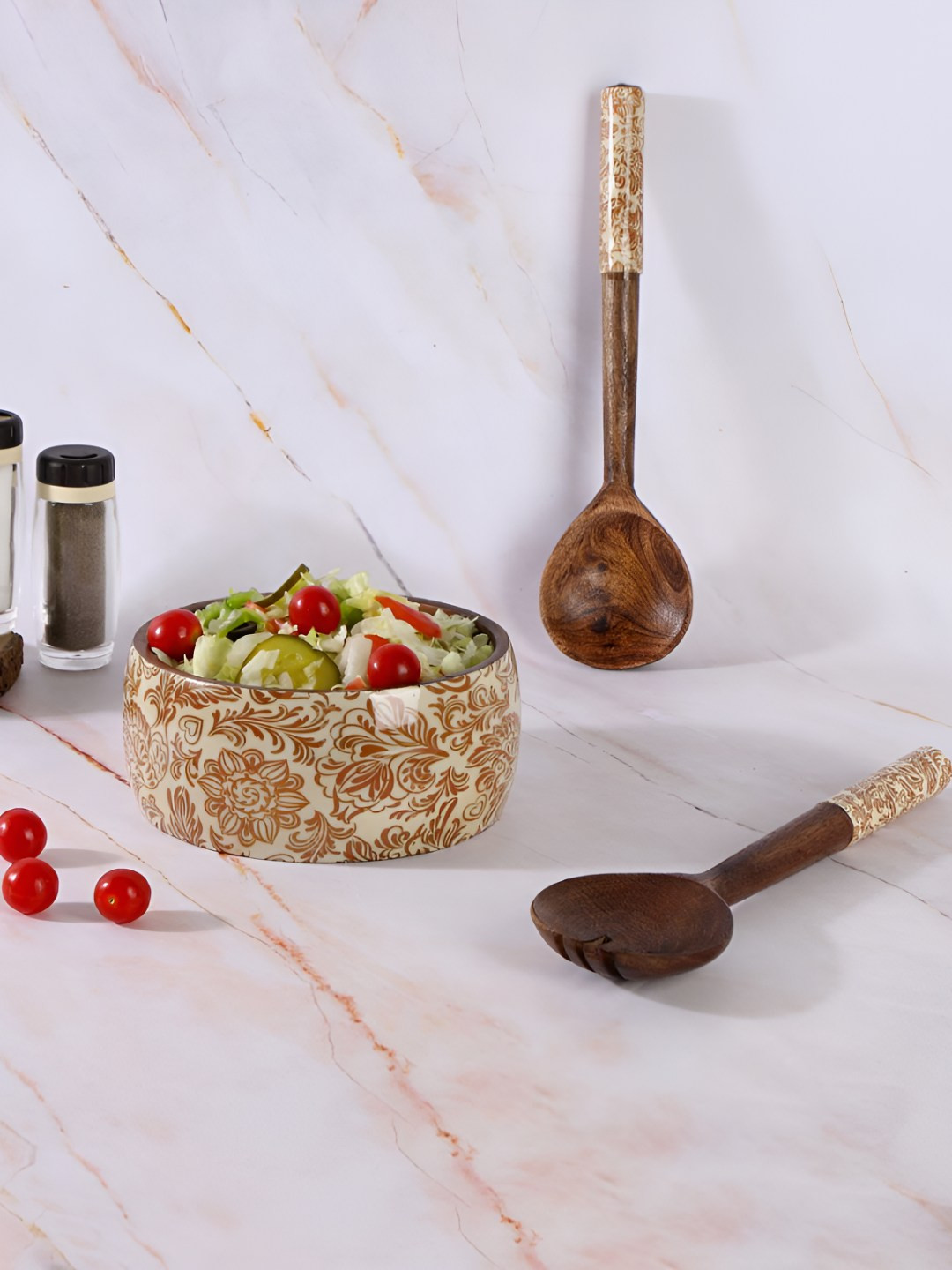 THE HOME CO. Cream-Colored Paisley Wooden Salad Bowl With 2 Spoons