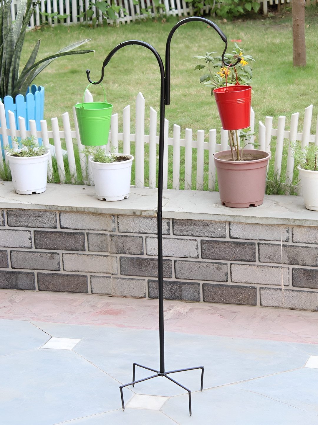 Wonderland Black Metal Stand  With 2 Hooks