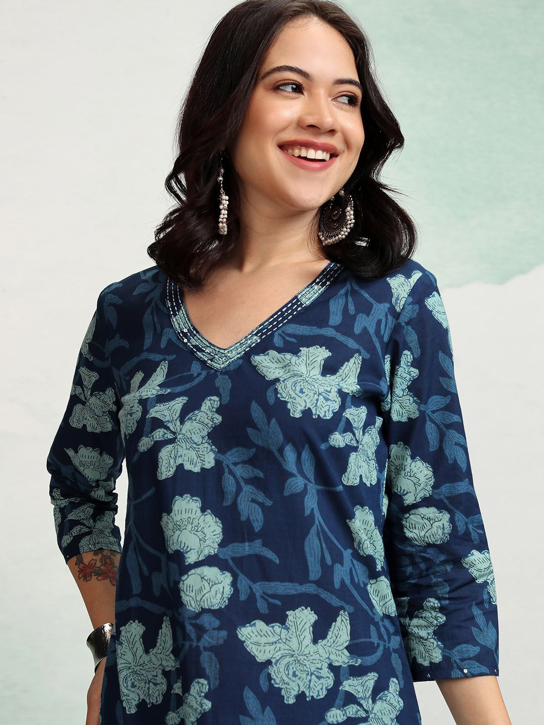 Vishudh Floral Printed V-Neck Cotton Straight Kurta