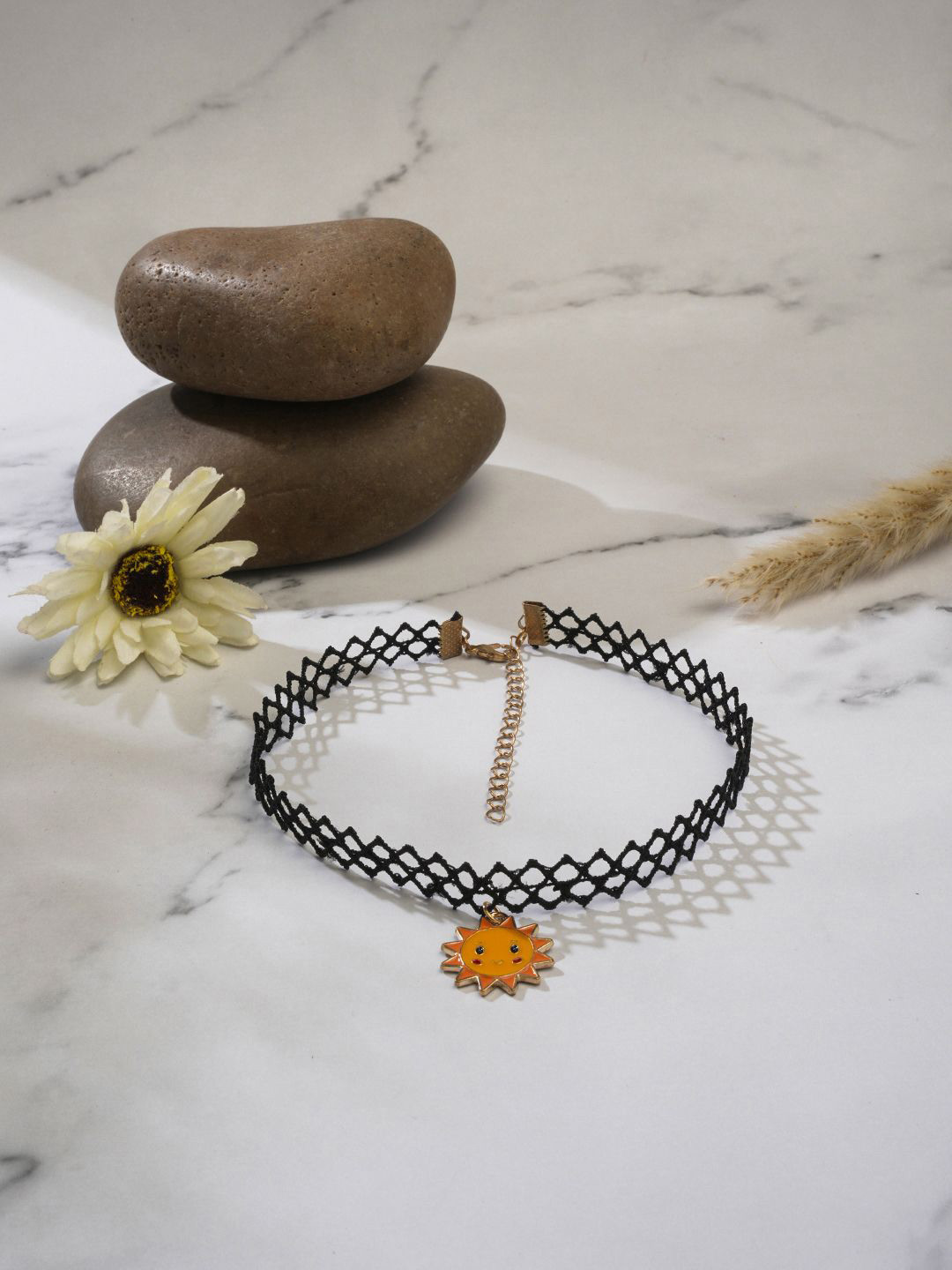 EL REGALO Sun Charm Detail Choker Necklace