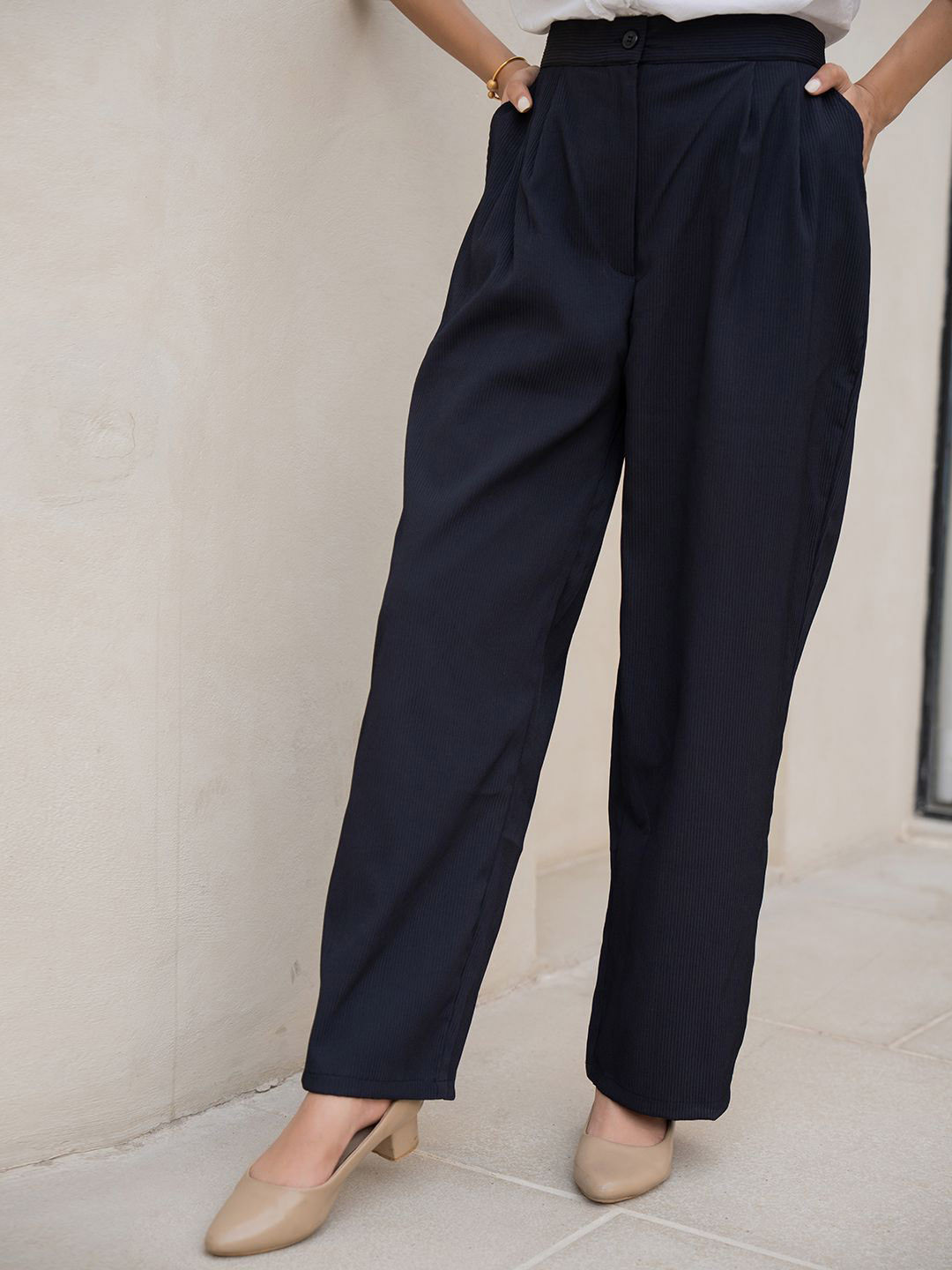 FEATHERS CLOSET Women Relaxed Straight Fit Easy Wash Pleated Trousers