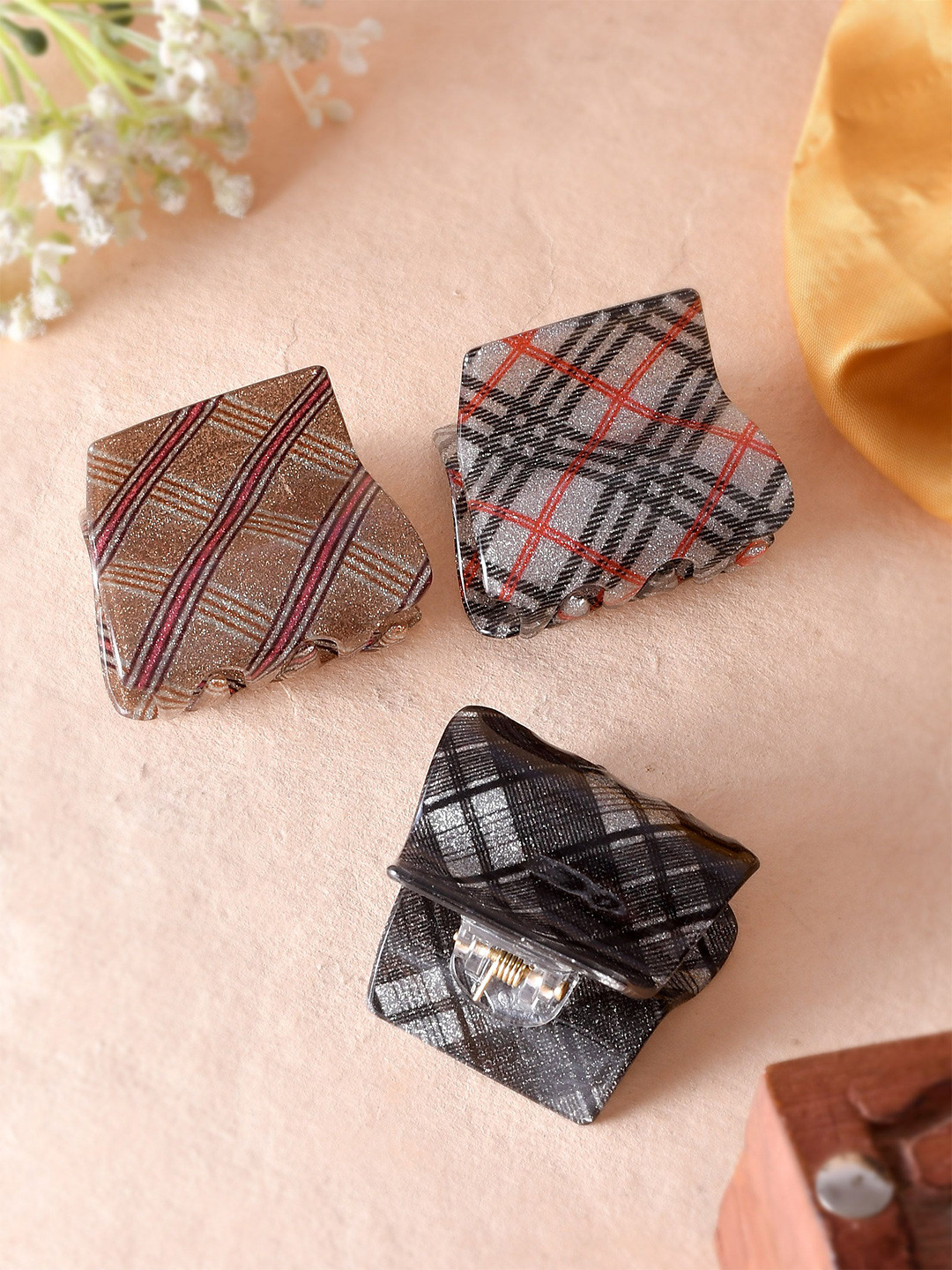 Silvermerc Designs Women Plastic Claw Clip