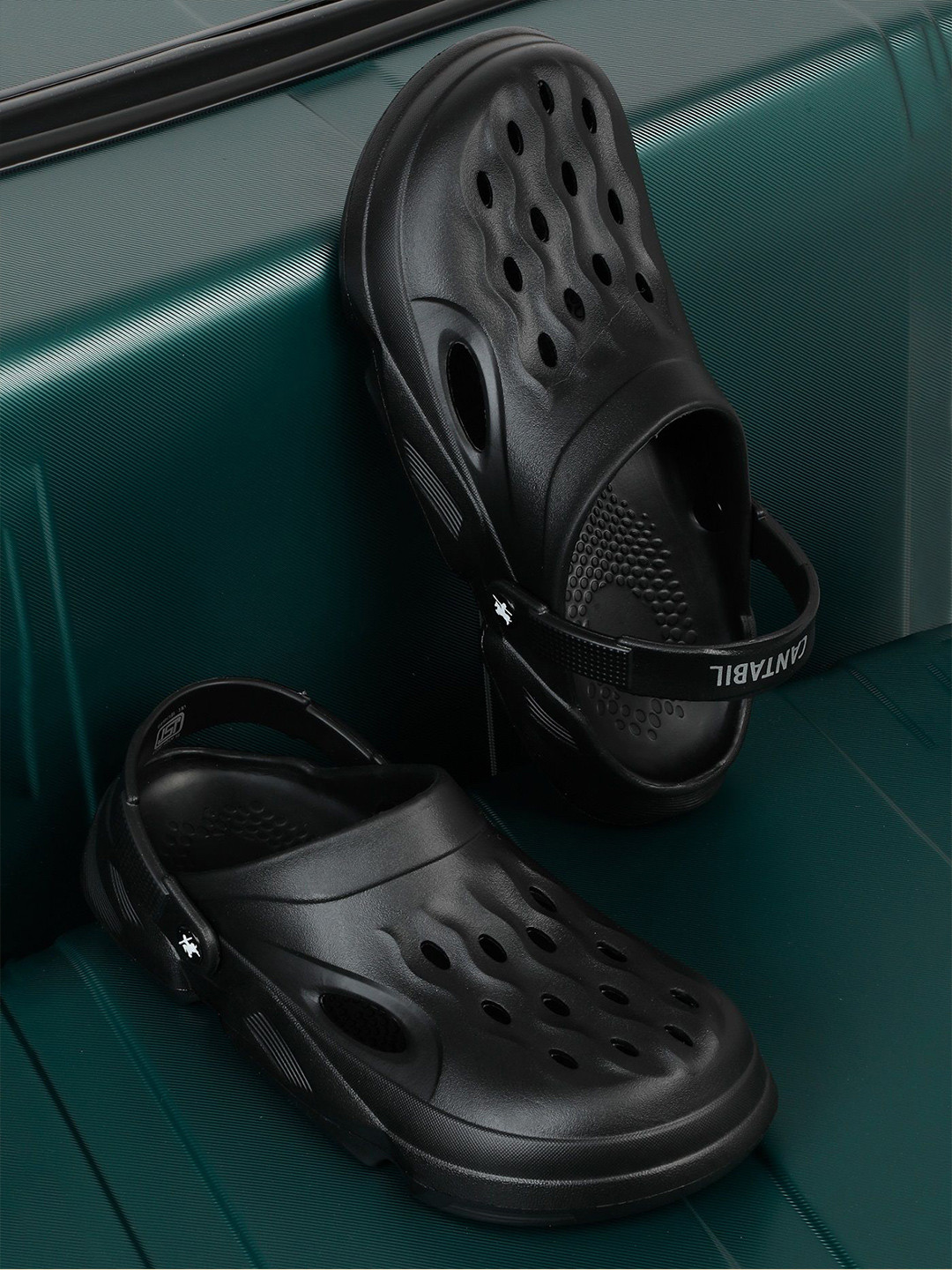 Cantabil Self Design Clogs