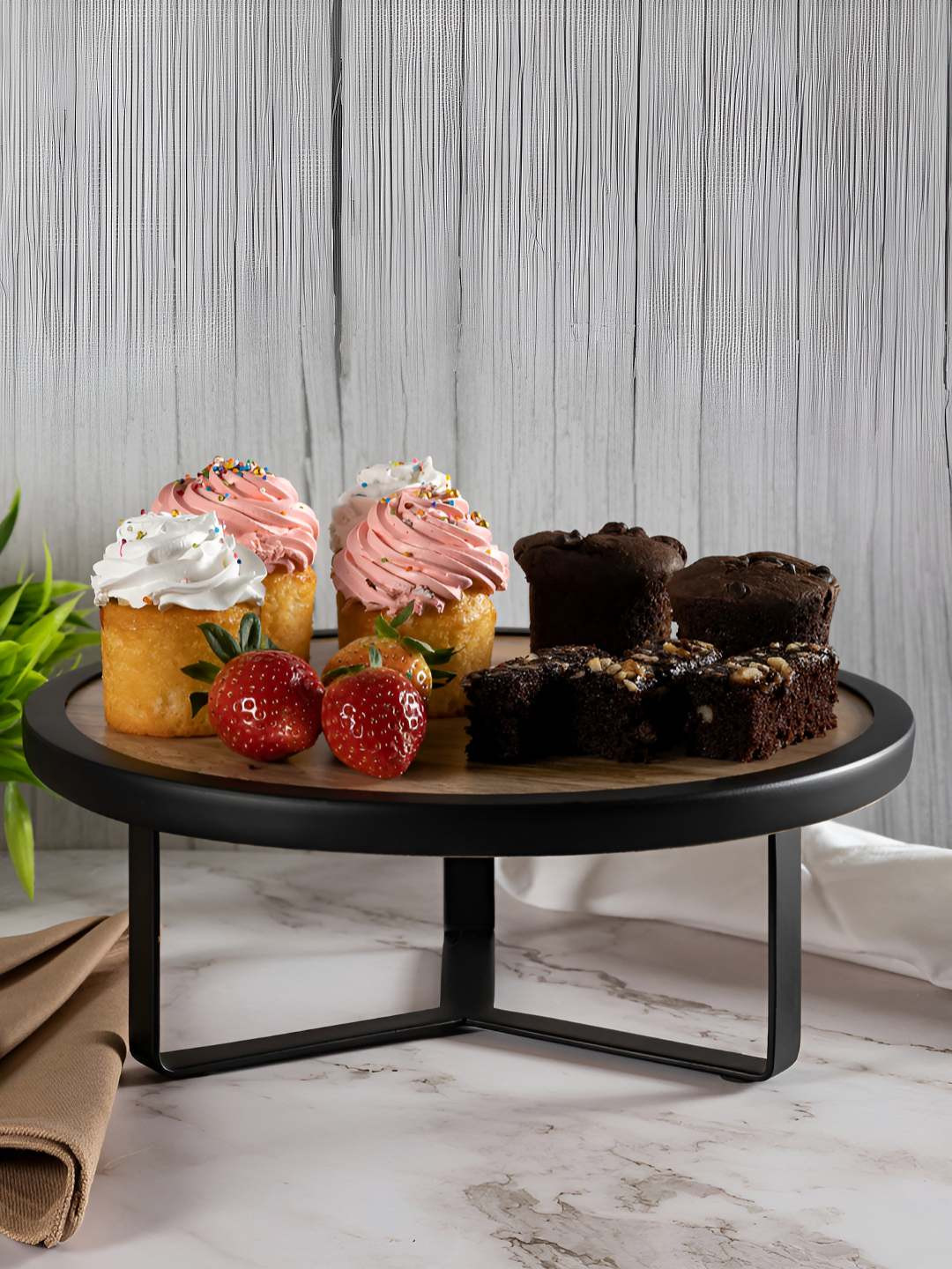 Metalsmith Brown & Black Textured Wooden Cake Stand